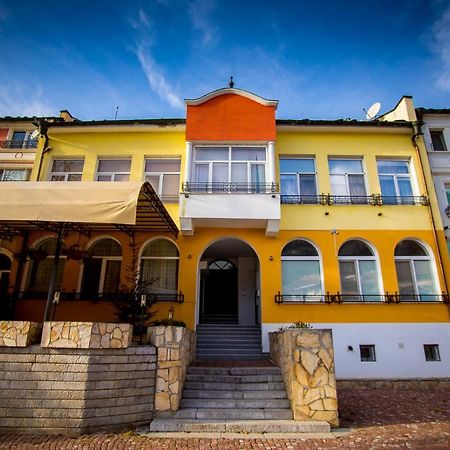 Old City Square Apartment Ловеч Экстерьер фото