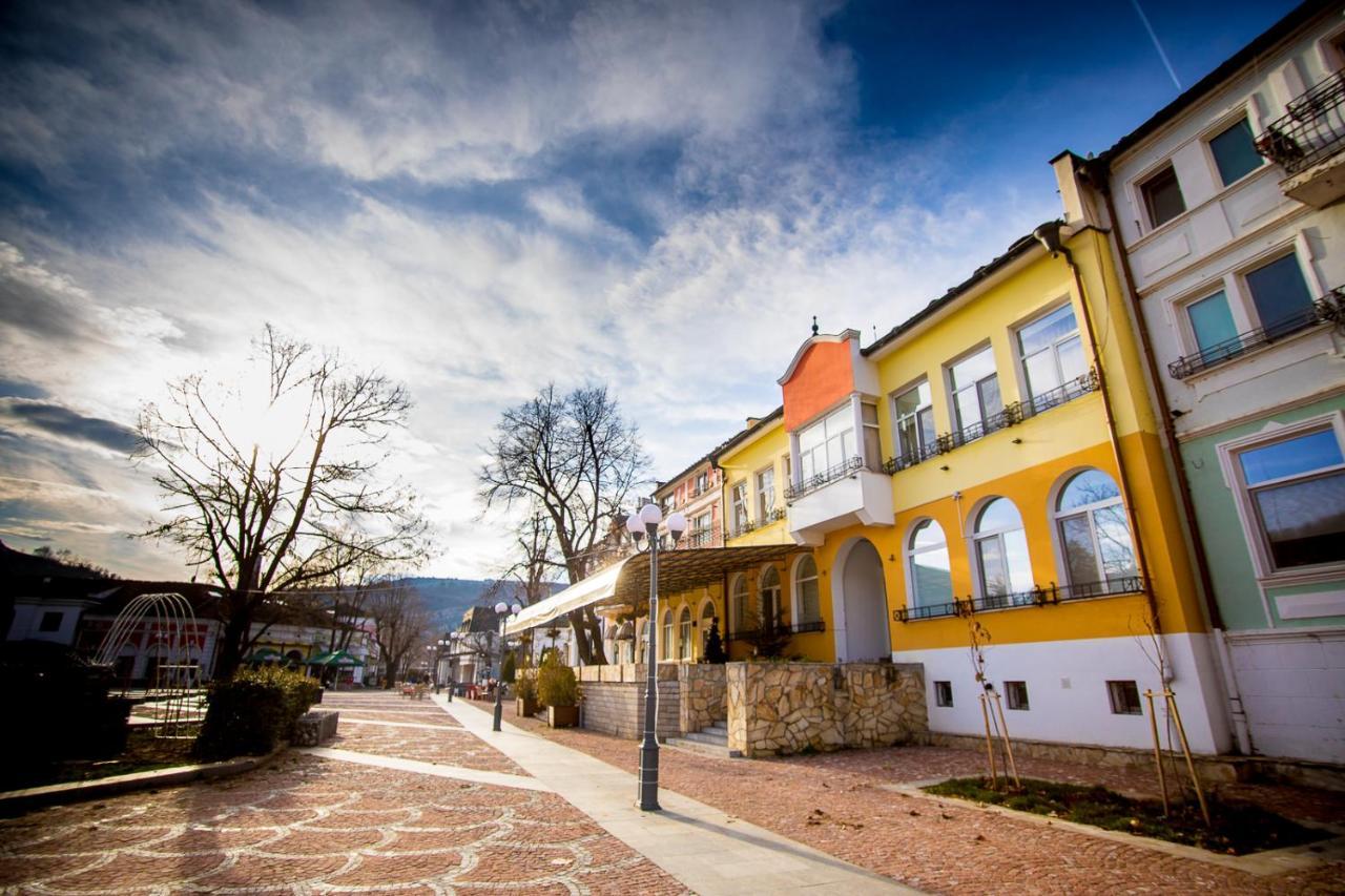 Old City Square Apartment Ловеч Экстерьер фото